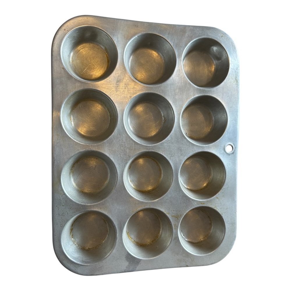 Vintage Comet Aluminum muffin tin with 12 cups, made in USA